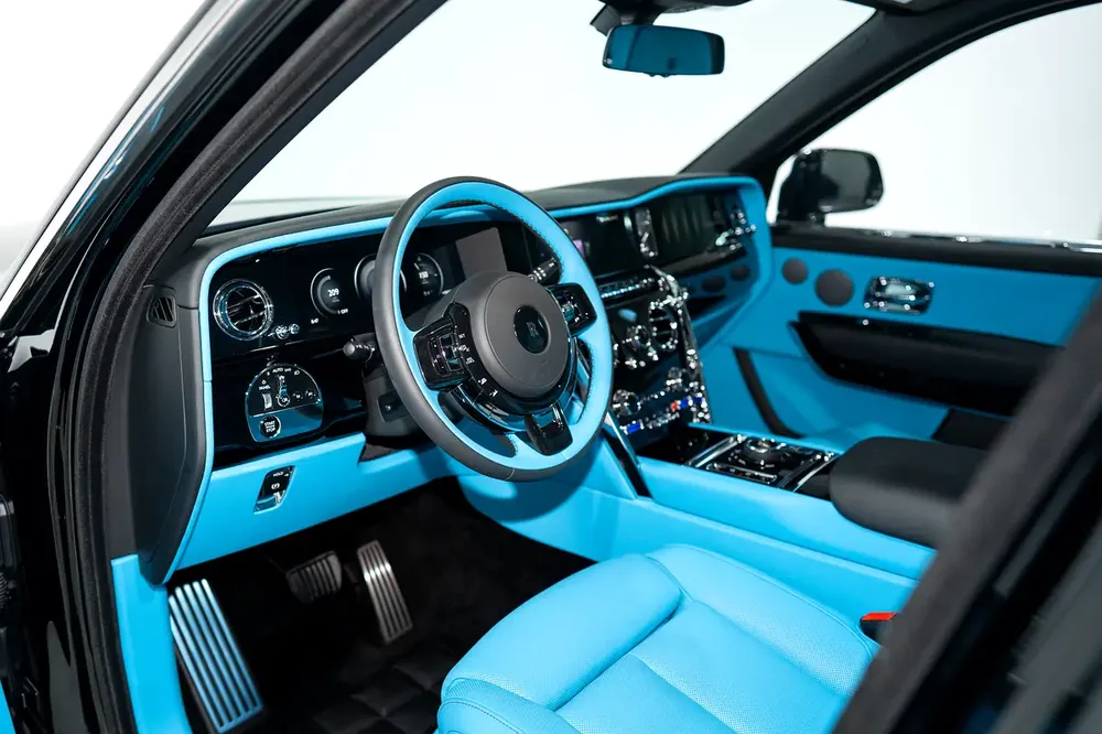 2025 ROLLS ROYCE CULLINAN | LOW MILEAGE | STARLIGHT | FULL OPTION | REAR SEAT ENTERTAINMENT - Image 7