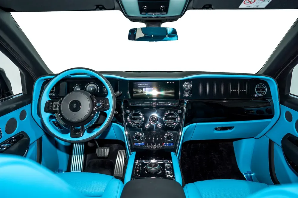 2025 ROLLS ROYCE CULLINAN | LOW MILEAGE | STARLIGHT | FULL OPTION | REAR SEAT ENTERTAINMENT - Image 9