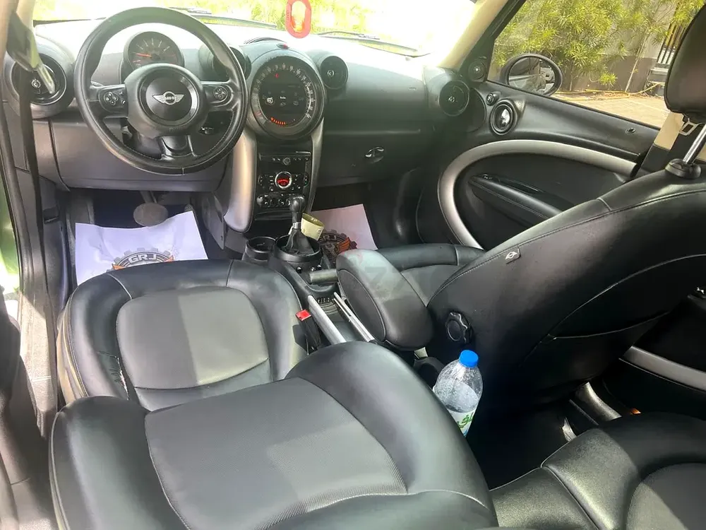 Mini Cooper Olive - Image 11