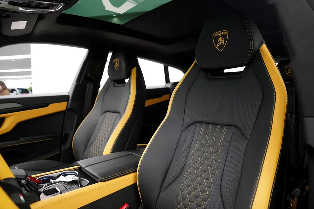 2025 LAMBORGHINI URUS SE - Image 12