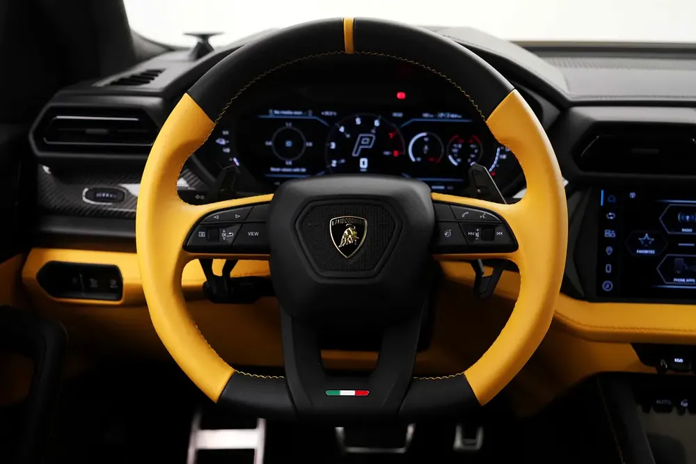 2025 LAMBORGHINI URUS SE - Image 9