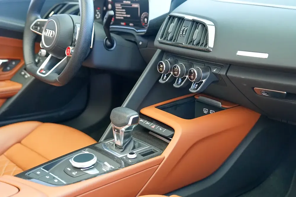 R8 SPYDER | CARBON INTERIOR | CARBON EXTERIOR - Image 10