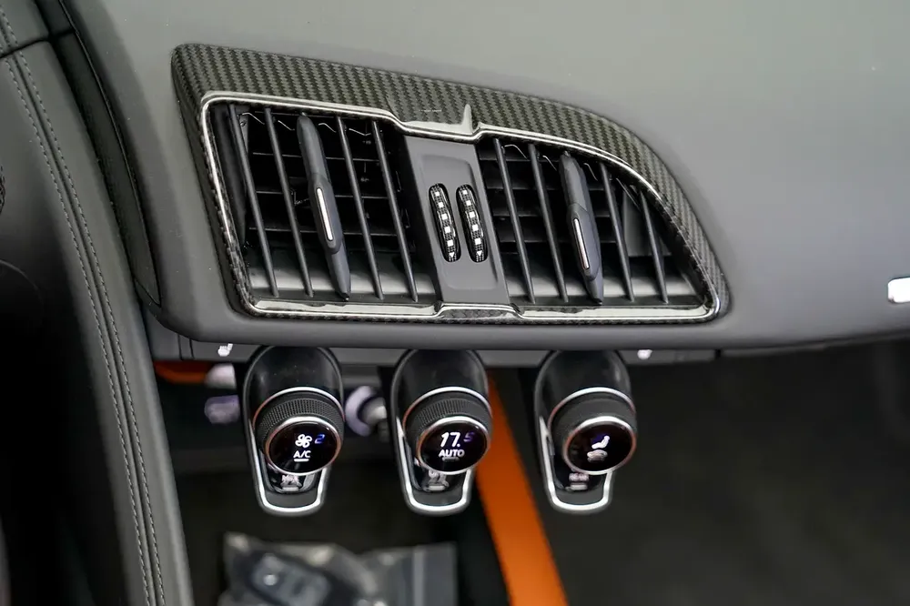 R8 SPYDER | CARBON INTERIOR | CARBON EXTERIOR - Image 16