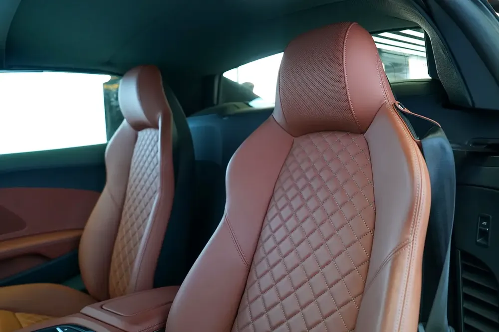 R8 SPYDER | CARBON INTERIOR | CARBON EXTERIOR - Image 18