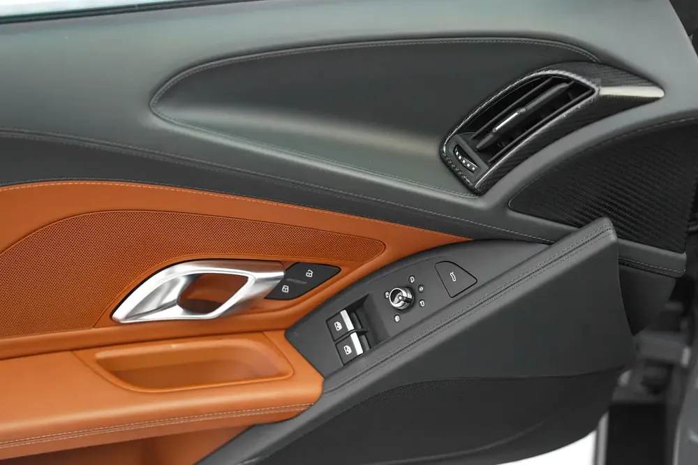 R8 SPYDER | CARBON INTERIOR | CARBON EXTERIOR - Image 19