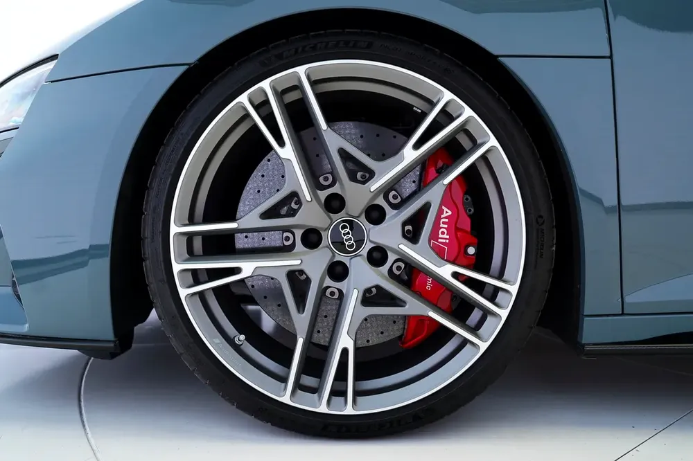 R8 SPYDER | CARBON INTERIOR | CARBON EXTERIOR - Image 20