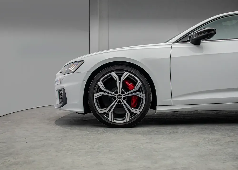 Quattro Sedan • Audi Warranty & Service • GCC • Ultra Low KM - Image 18