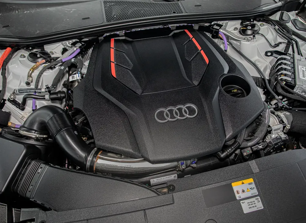 Quattro Sedan • Audi Warranty & Service • GCC • Ultra Low KM - Image 20