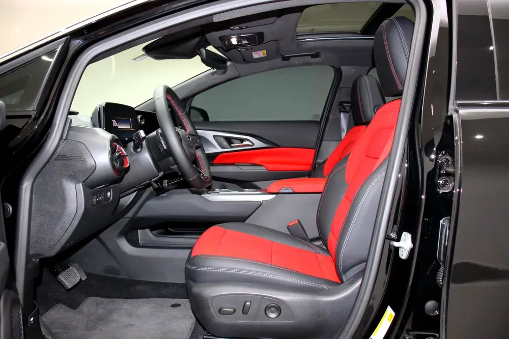 Chevrolet Equinox RS Electric vehicle , Brand New, 500+ KM Of range! - Image 7