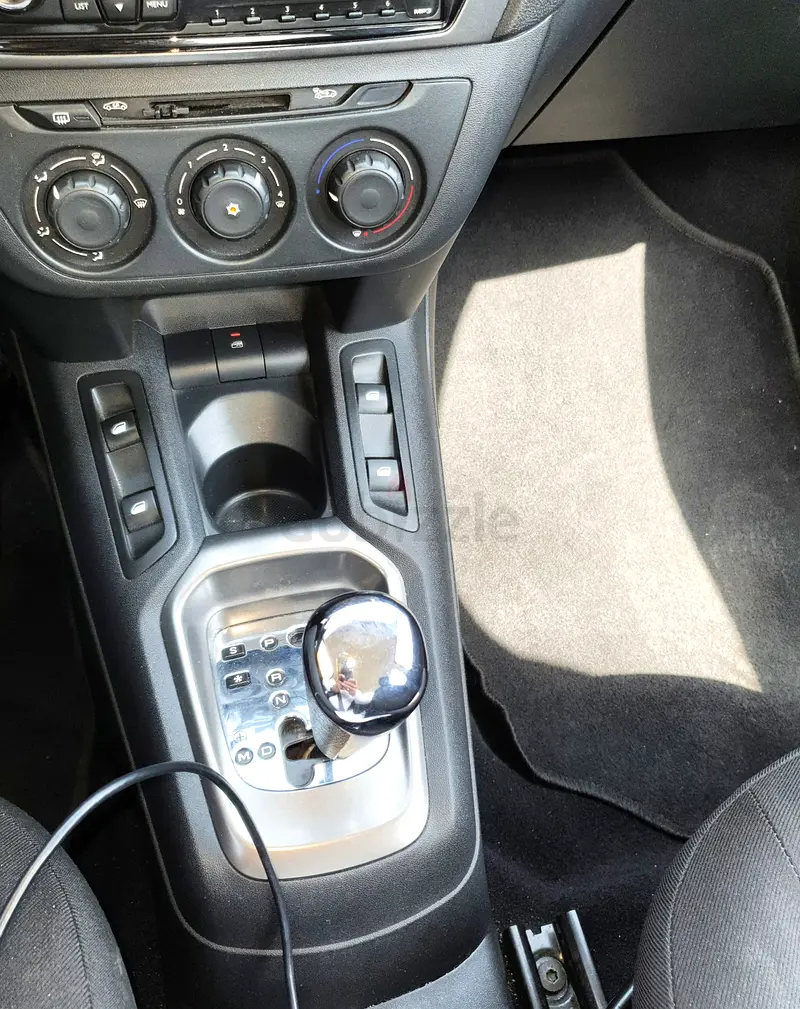 Reliable Peugeot 301 Great fuel efficency - Image 6