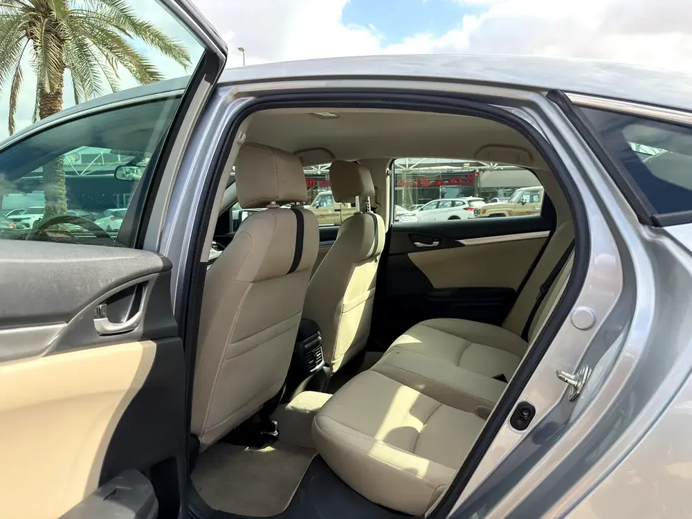 Honda civic EX 2017, Gcc , full automatic - Image 10