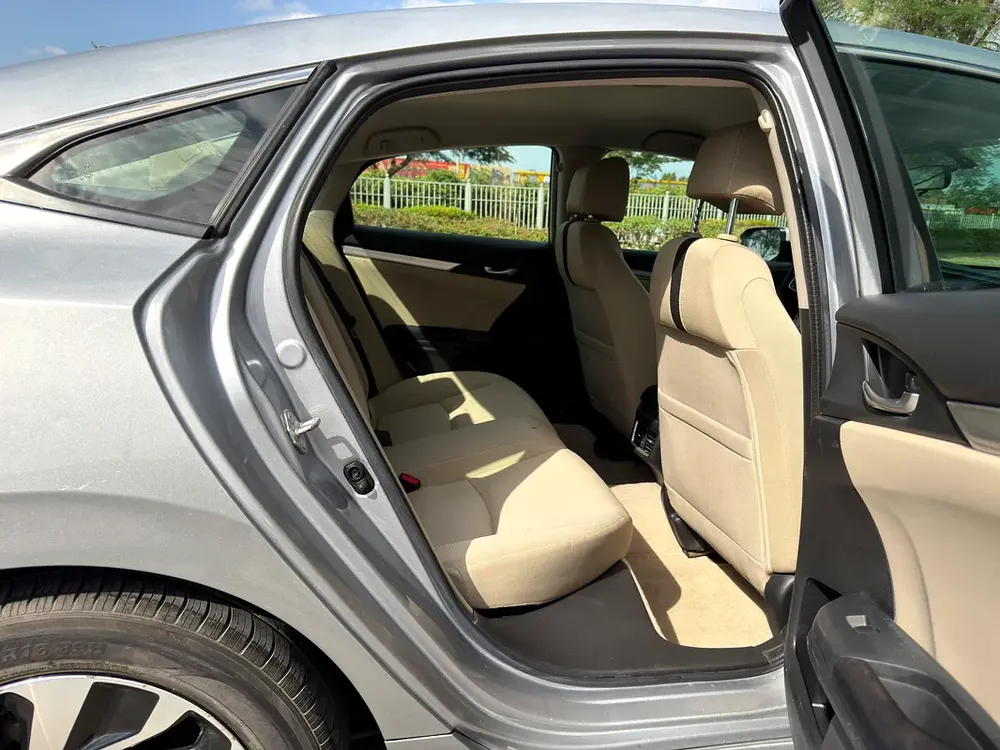 Honda civic EX 2017, Gcc , full automatic - Image 12