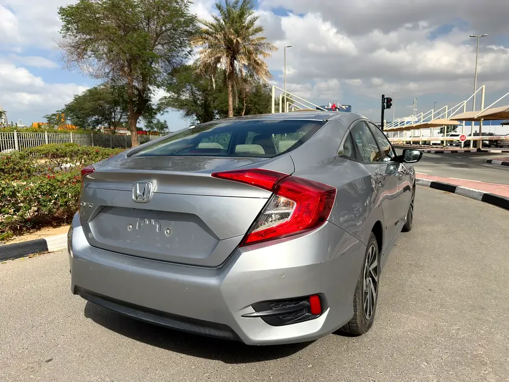 Honda civic EX 2017, Gcc , full automatic - Image 4
