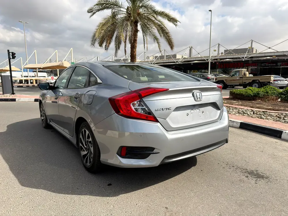Honda civic EX 2017, Gcc , full automatic - Image 5