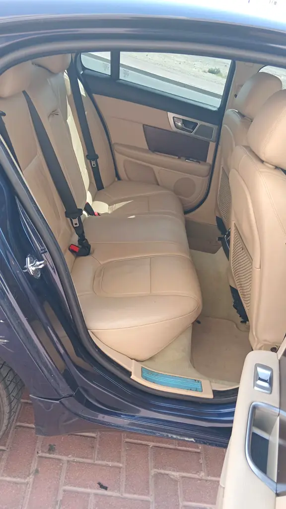 Jaguar XF Prestige 2014 - GCC Specs - Excellent Condition Lady Driven - Image 12