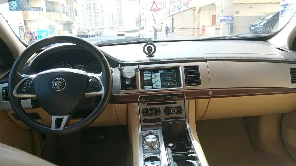 Jaguar XF Prestige 2014 - GCC Specs - Excellent Condition Lady Driven - Image 14