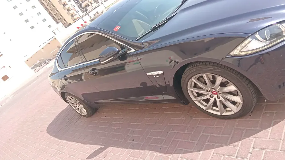 Jaguar XF Prestige 2014 - GCC Specs - Excellent Condition Lady Driven - Image 4