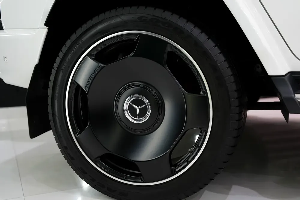Night Package, Carbon Fiber Interior, Two-Tone Leather!! - Image 17