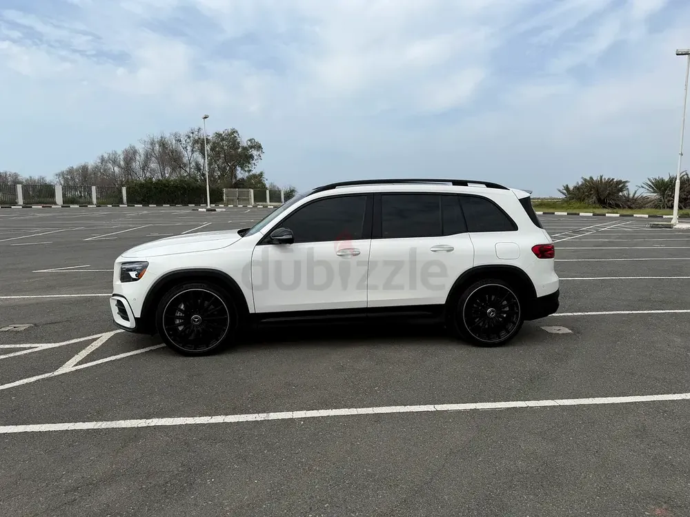 Mercedes-Benz GLB 35 AMG 2025 | 9,479 km | Clean  Low Mileage | USA Specs - Image 4