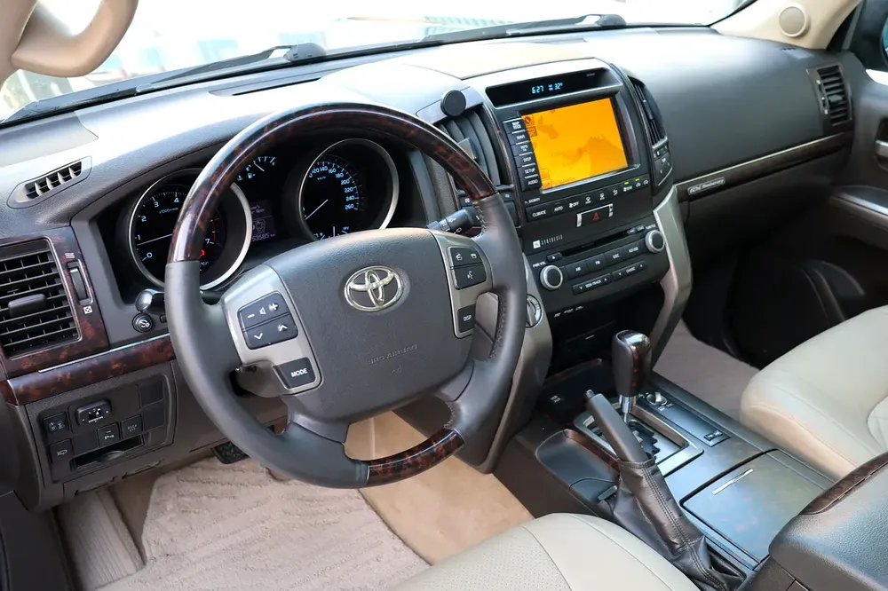 Toyota Land Cruiser VXR 2011 -153000KM- GCC Specs - Well Maintained - Image 10