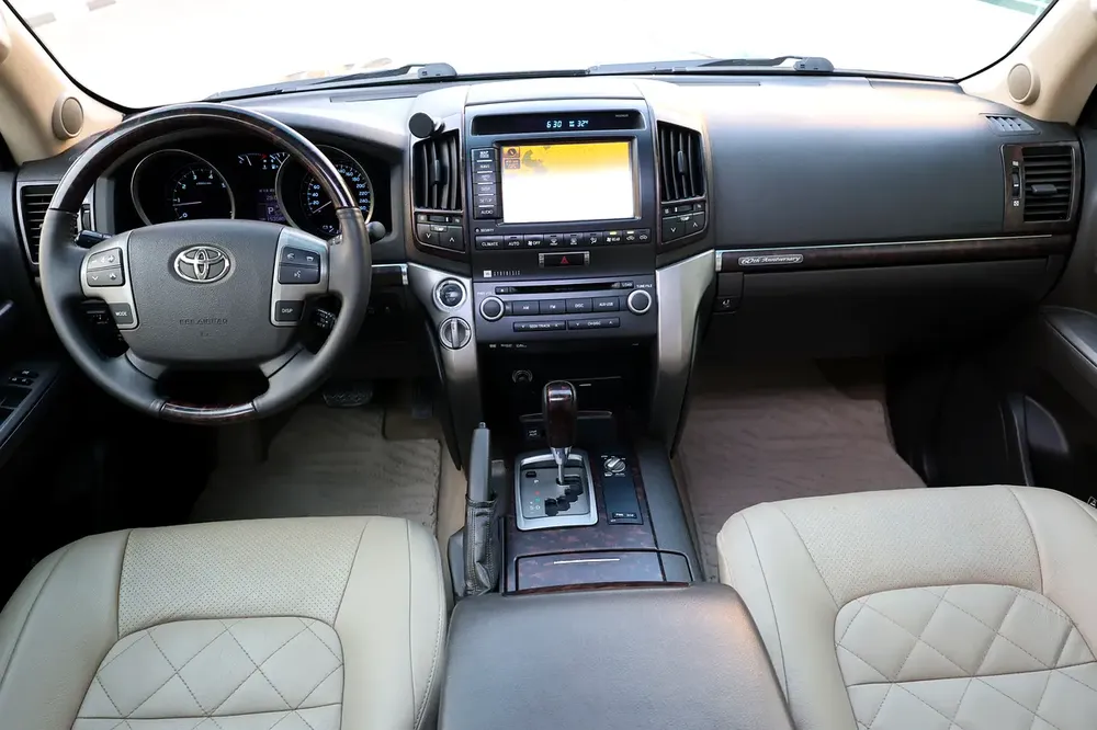 Toyota Land Cruiser VXR 2011 -153000KM- GCC Specs - Well Maintained - Image 11