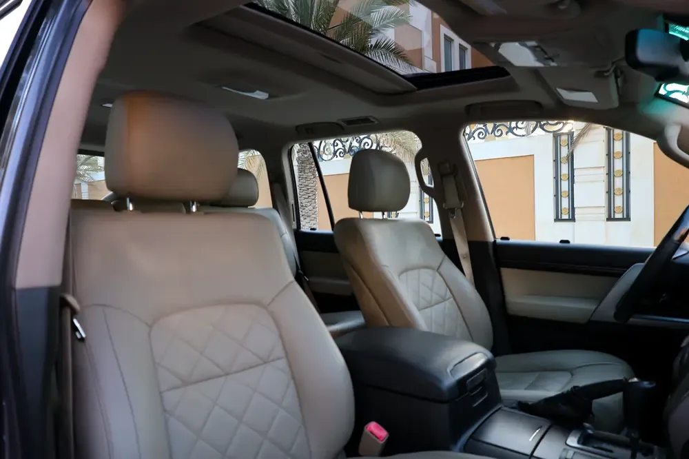 Toyota Land Cruiser VXR 2011 -153000KM- GCC Specs - Well Maintained - Image 15