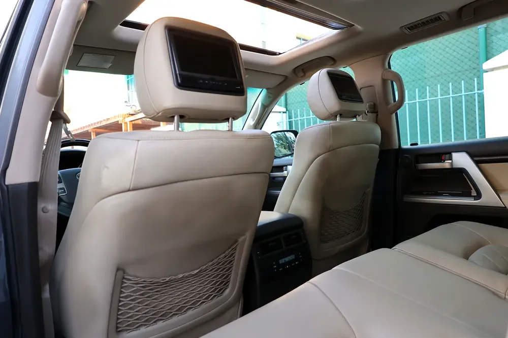Toyota Land Cruiser VXR 2011 -153000KM- GCC Specs - Well Maintained - Image 17