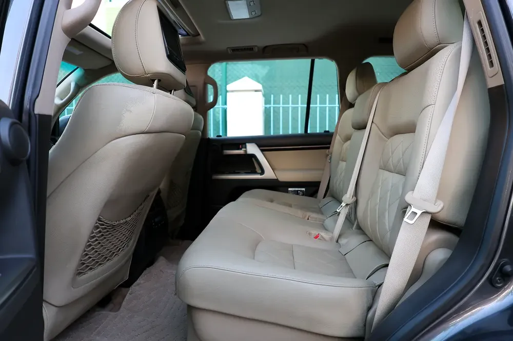 Toyota Land Cruiser VXR 2011 -153000KM- GCC Specs - Well Maintained - Image 19