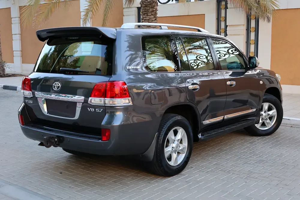 Toyota Land Cruiser VXR 2011 -153000KM- GCC Specs - Well Maintained - Image 4