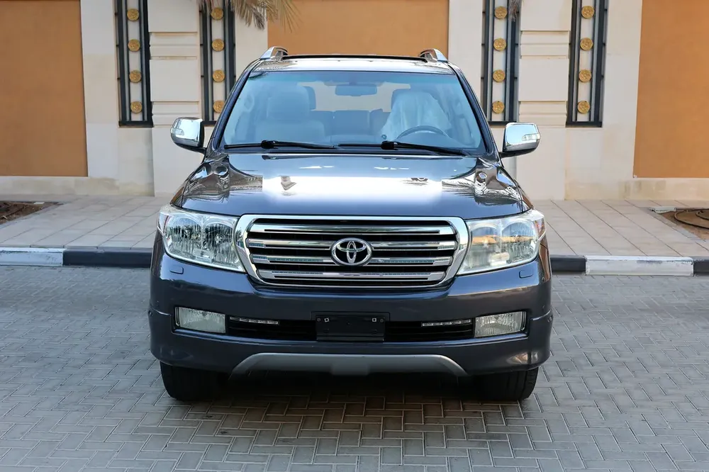 Toyota Land Cruiser VXR 2011 -153000KM- GCC Specs - Well Maintained - Image 5