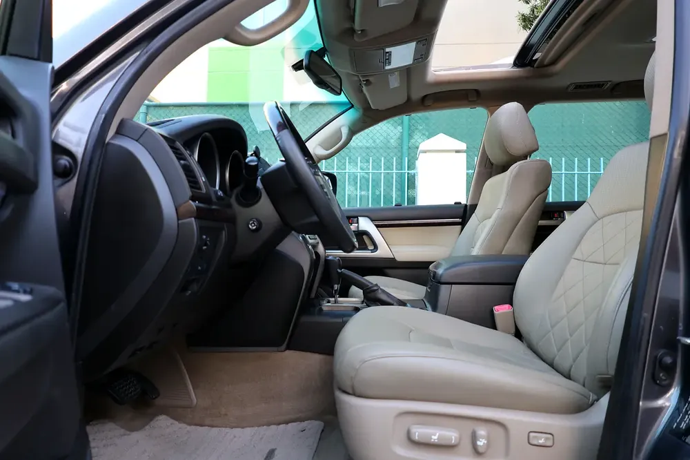 Toyota Land Cruiser VXR 2011 -153000KM- GCC Specs - Well Maintained - Image 9