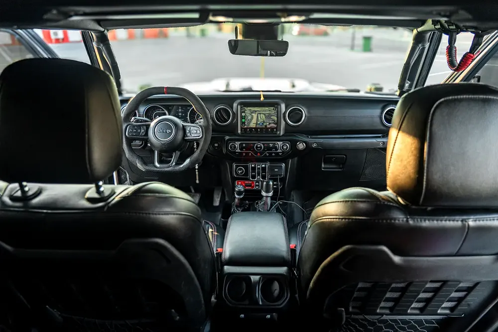 Jeep Gladiator with Hemi 6.4 - Image 11