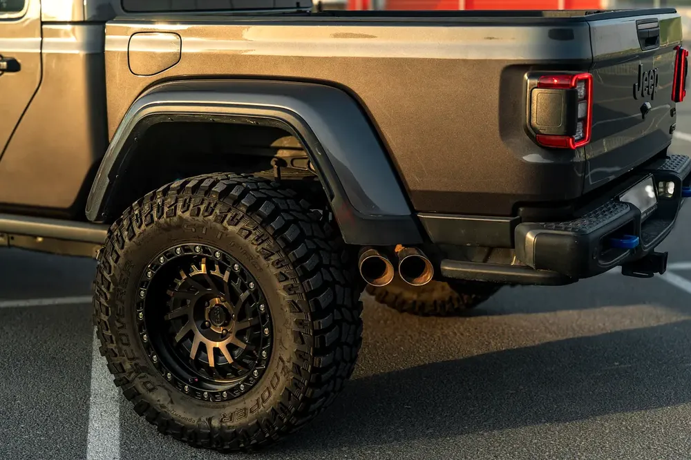 Jeep Gladiator with Hemi 6.4 - Image 9