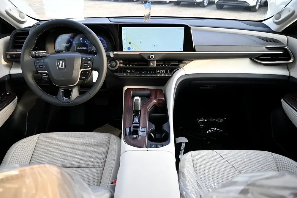 Toyota Crown Platinum 2026 GCC Specs | Brand New | 2.4L Hybrid Max - Image 12