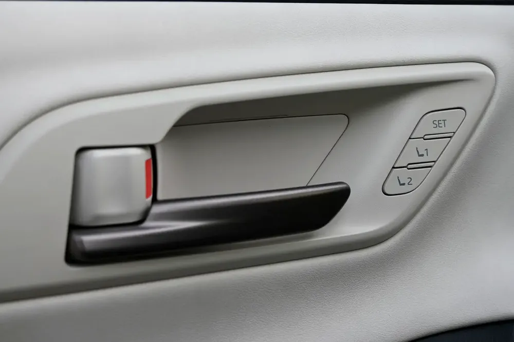 Toyota Crown Platinum 2026 GCC Specs | Brand New | 2.4L Hybrid Max - Image 13