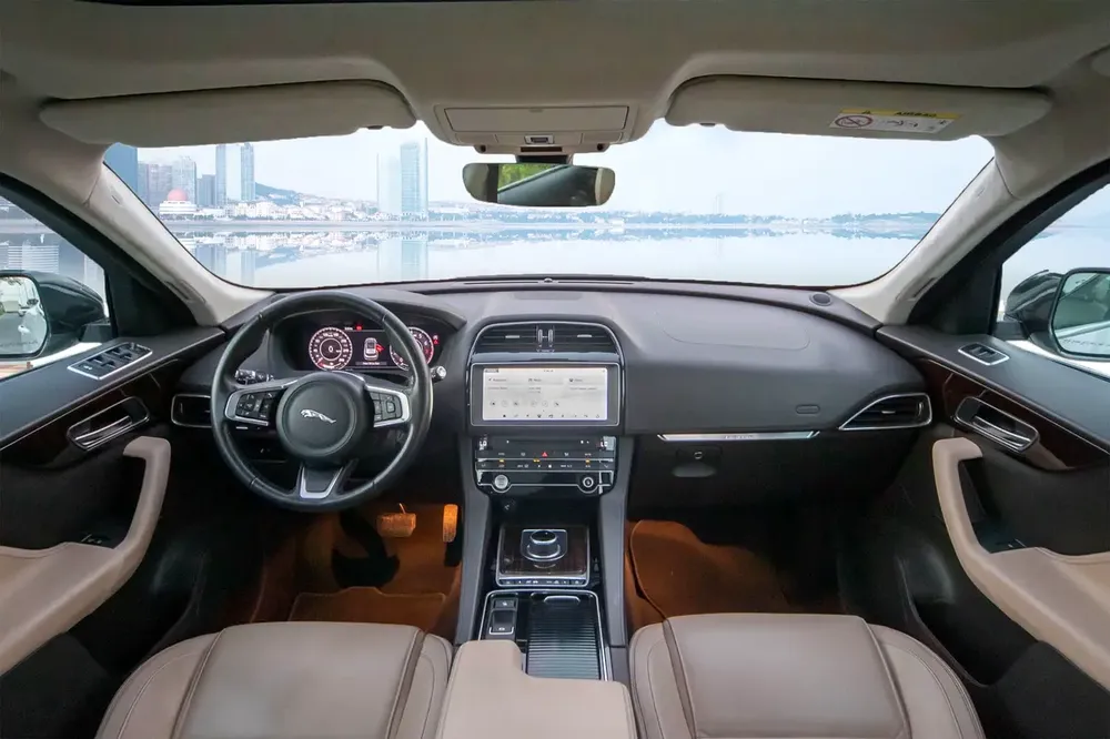 Jaguar F Pace Prestige GCC 2020 Free Accident Under Warranty Bank installment available - Image 15