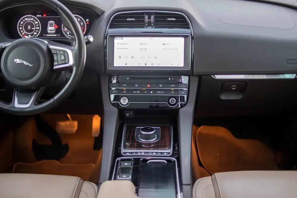 Jaguar F Pace Prestige GCC 2020 Free Accident Under Warranty Bank installment available - Image 17