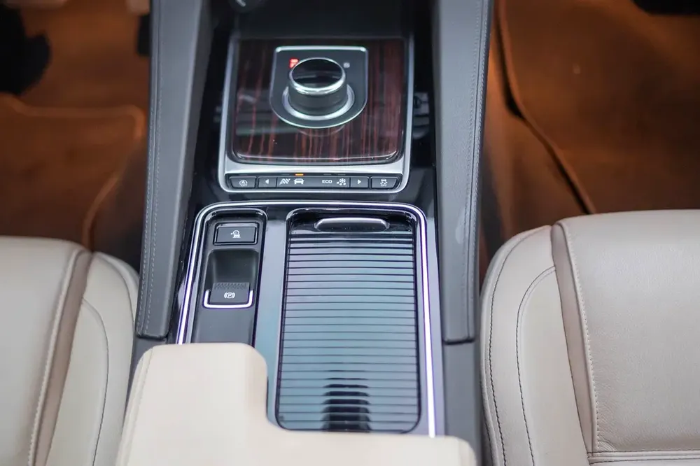 Jaguar F Pace Prestige GCC 2020 Free Accident Under Warranty Bank installment available - Image 19
