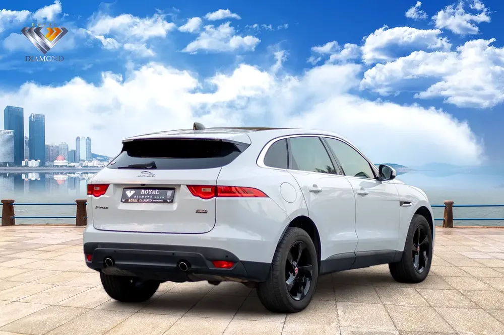 Jaguar F Pace Prestige GCC 2020 Free Accident Under Warranty Bank installment available - Image 5