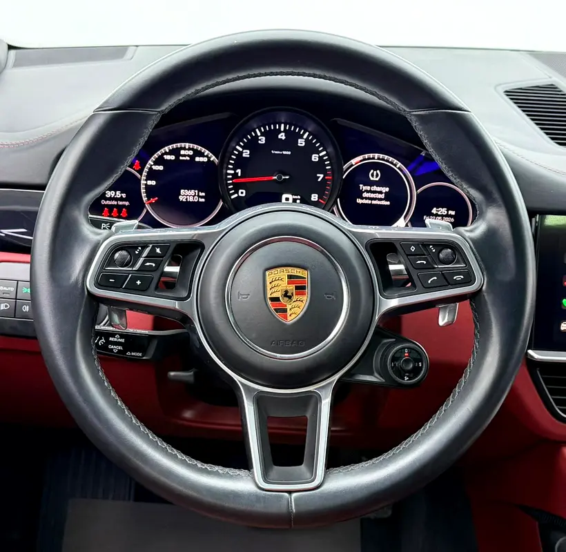 2023 Porsche Cayenne Coupe, Warranty, Full Porsche Service History, Excellent Condition, GCC - Image 15