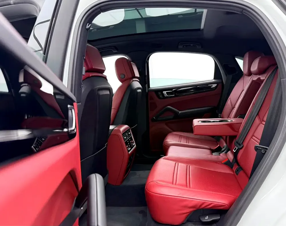 2023 Porsche Cayenne Coupe, Warranty, Full Porsche Service History, Excellent Condition, GCC - Image 17