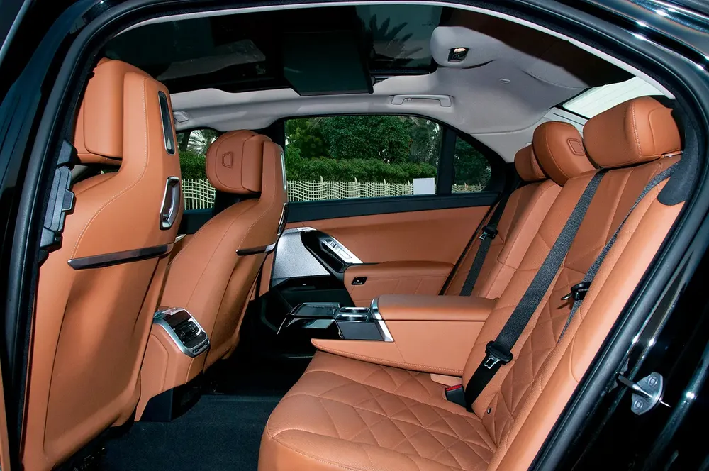 BMW 735i Exclusive | GCC | 2025 Model | AGMC Warranty Nov-2027 | FDSH - Image 11