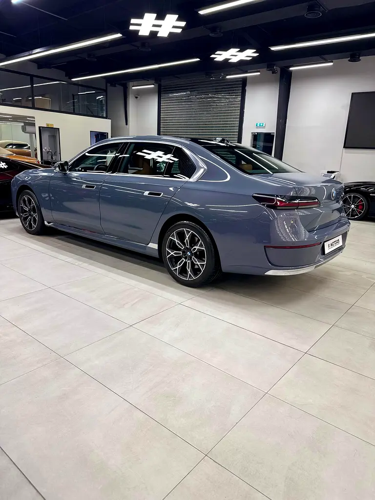 BMW 735i - Image 19