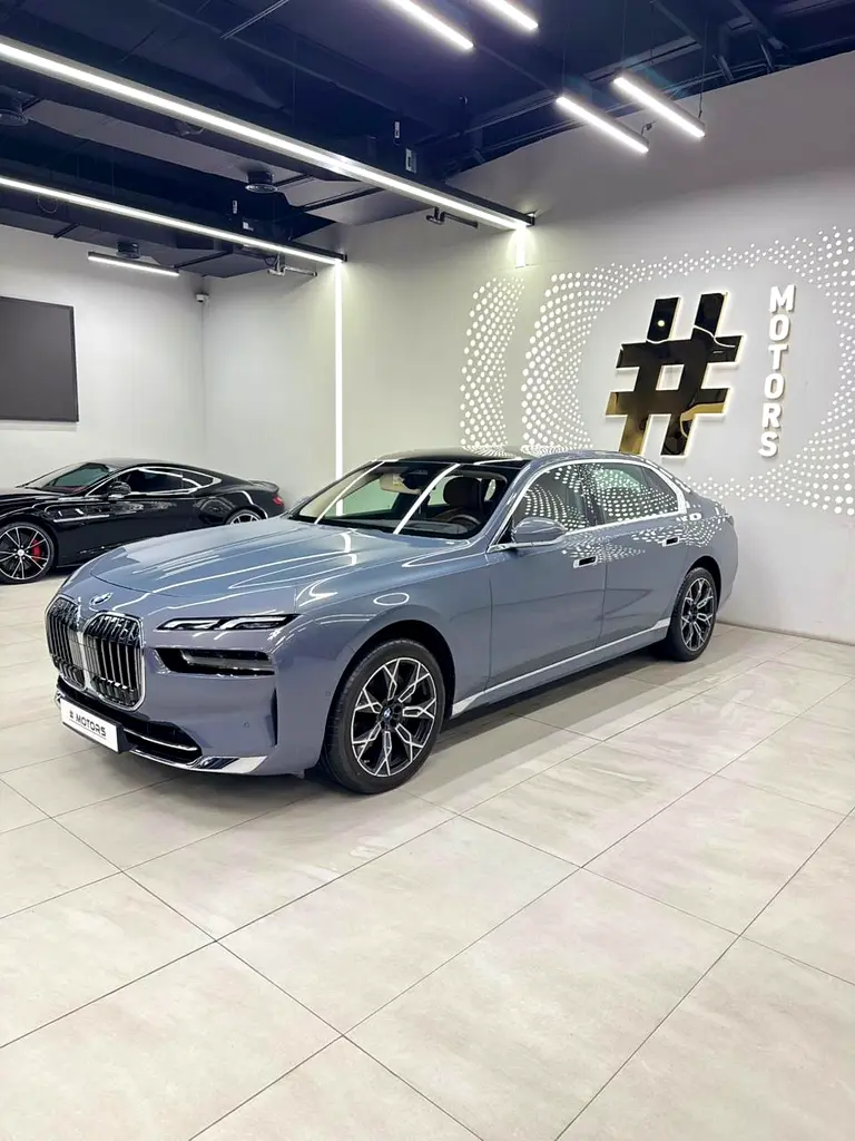 BMW 735i - Image 4