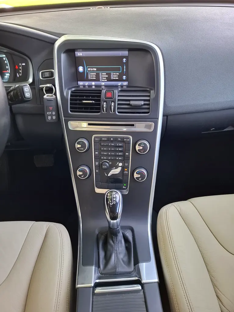 GCC VOLVO XC60 2014 V4 2.0L LOW,MILEAGE - Image 15