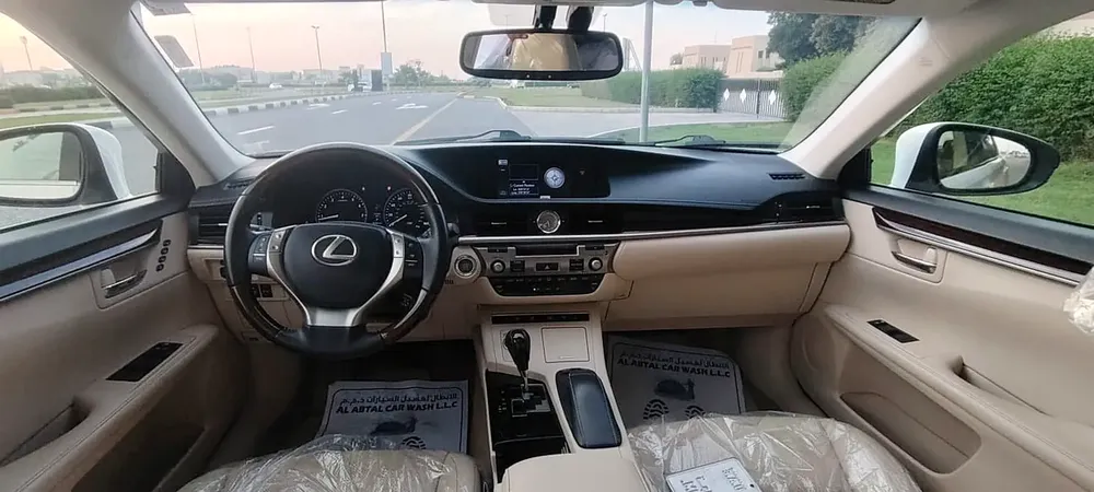 Lexus ES 350 - Image 12