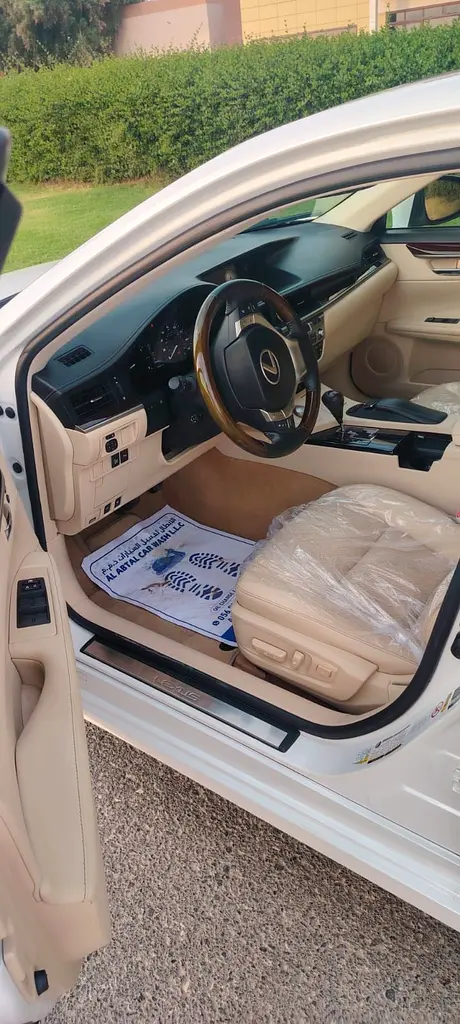 Lexus ES 350 - Image 17