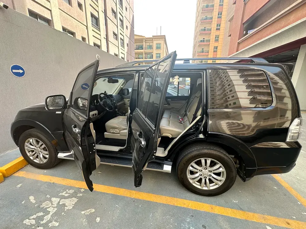 Mitsubishi Pajero GLS Top 5 Door, 2015, GCC Specs - Well Maintained! - Image 10