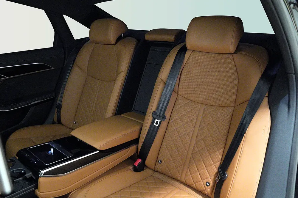 Audi A8L 55 TFSI Quattro - 2023 - Image 7