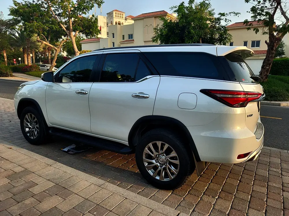 Toyota Fortuner VXR 2023 | GCC Specs | Pristine Condition | Under warranty  service contract - Image 4